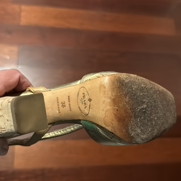 Prada shoes, gold High heel sandals. - Picture 7 of 11